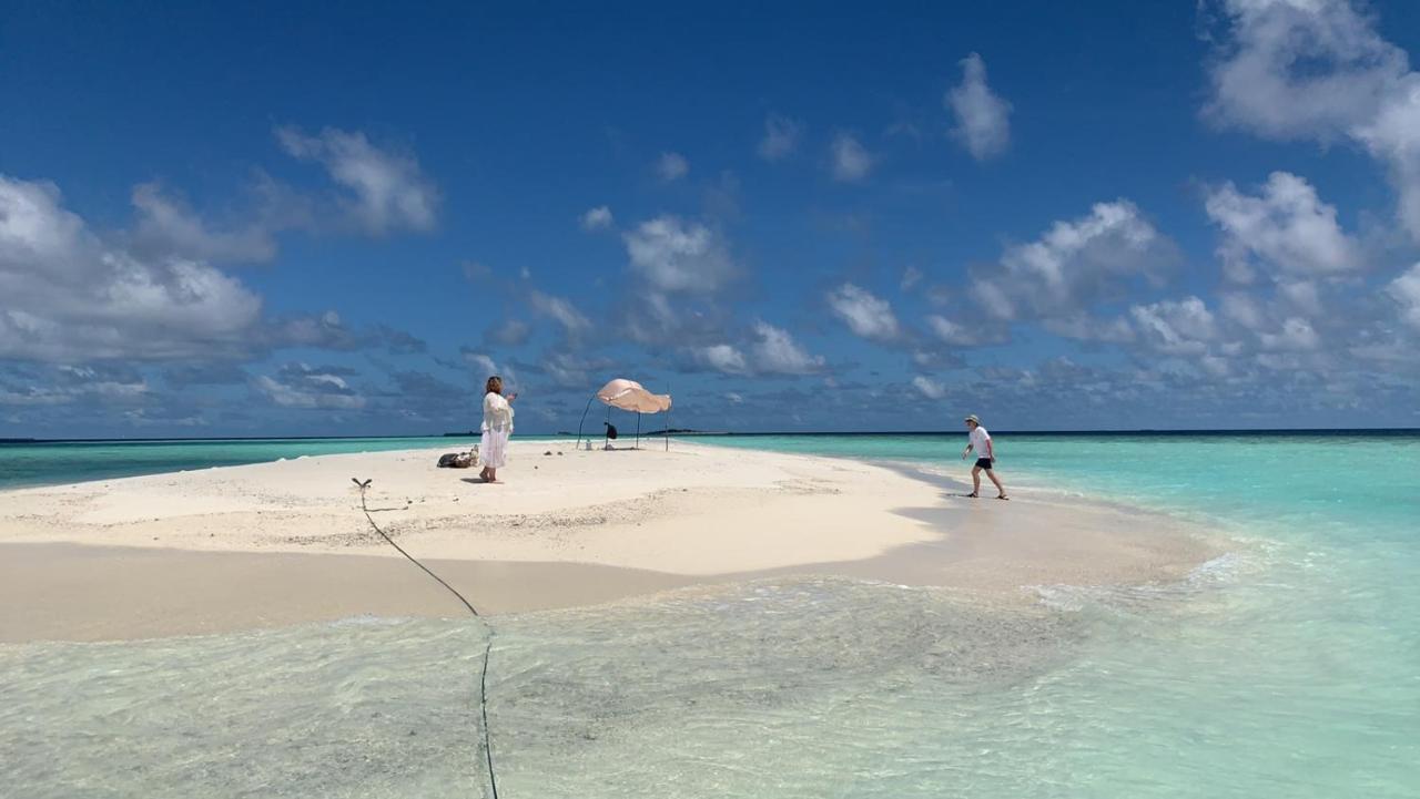 White Tern Maldives Hotel Maamigili Екстериор снимка