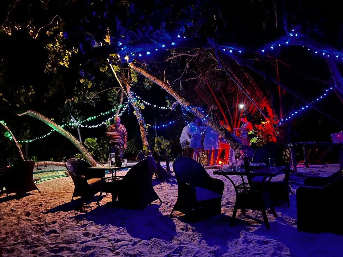 White Tern Maldives Hotel Maamigili Екстериор снимка