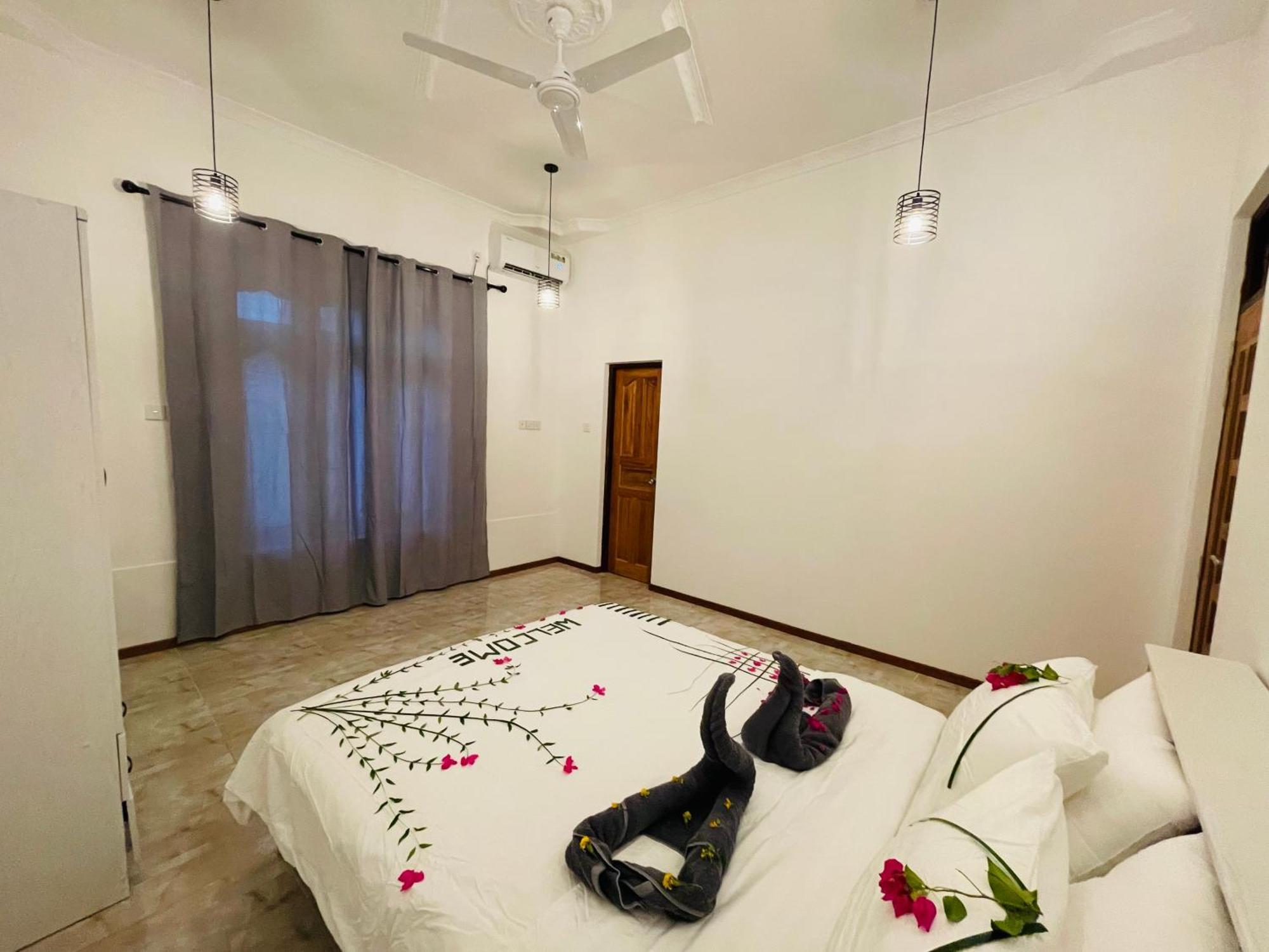 White Tern Maldives Hotel Maamigili Екстериор снимка