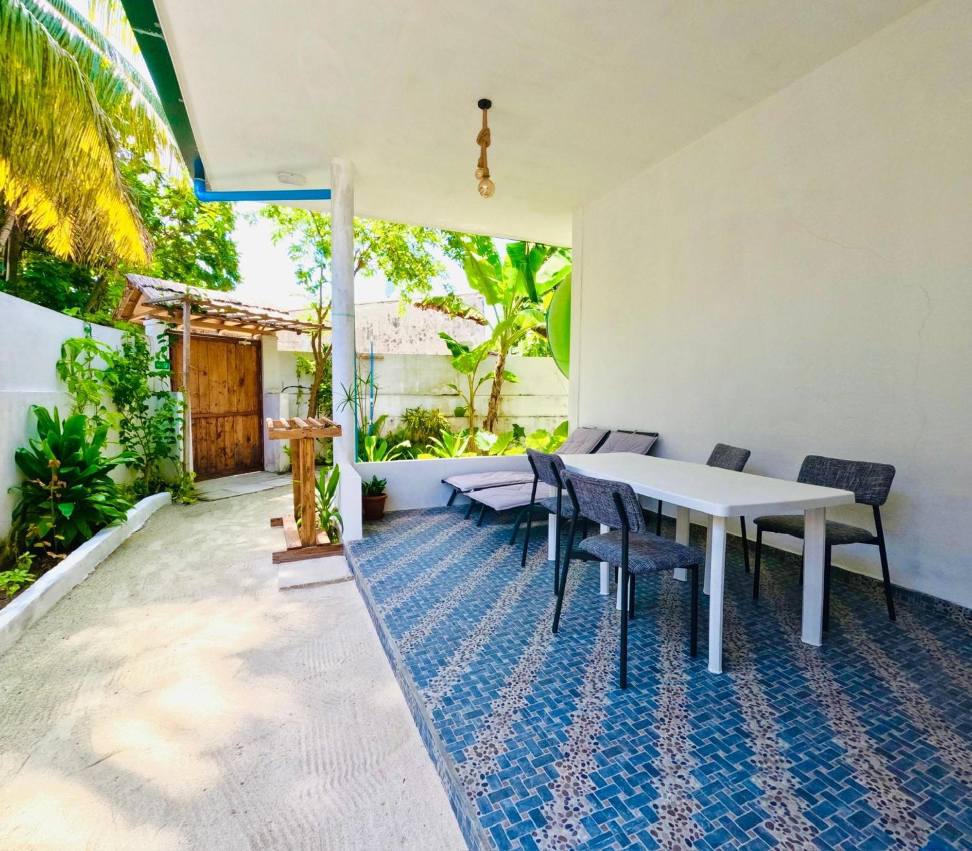 White Tern Maldives Hotel Maamigili Екстериор снимка